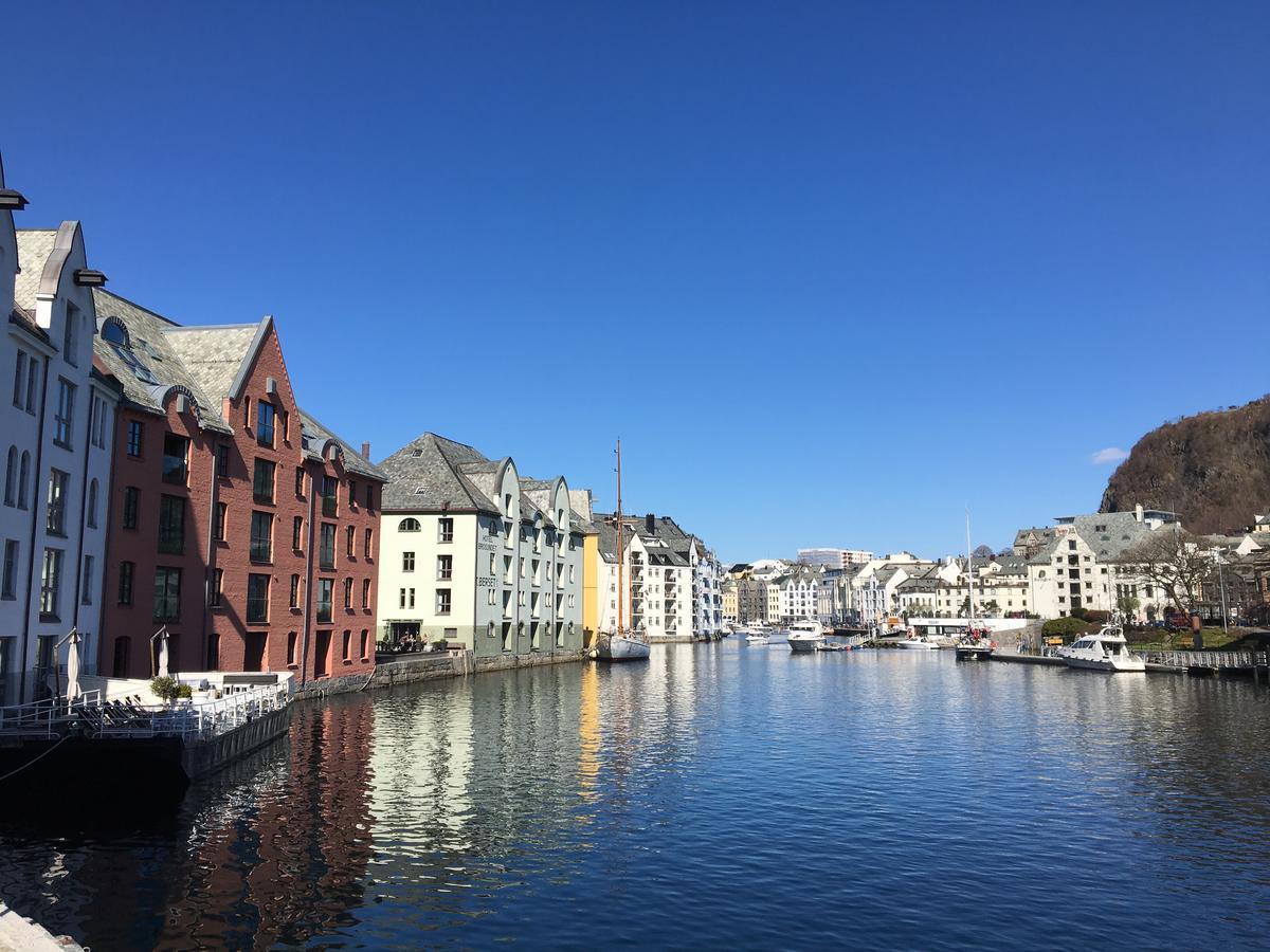 Alesund Downtown Loft Room With Shared Bathroom Exterior photo